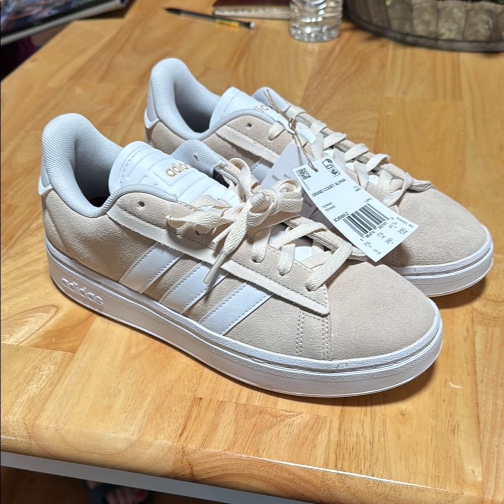 Adidas Classic Beige and White Sneakers size 9